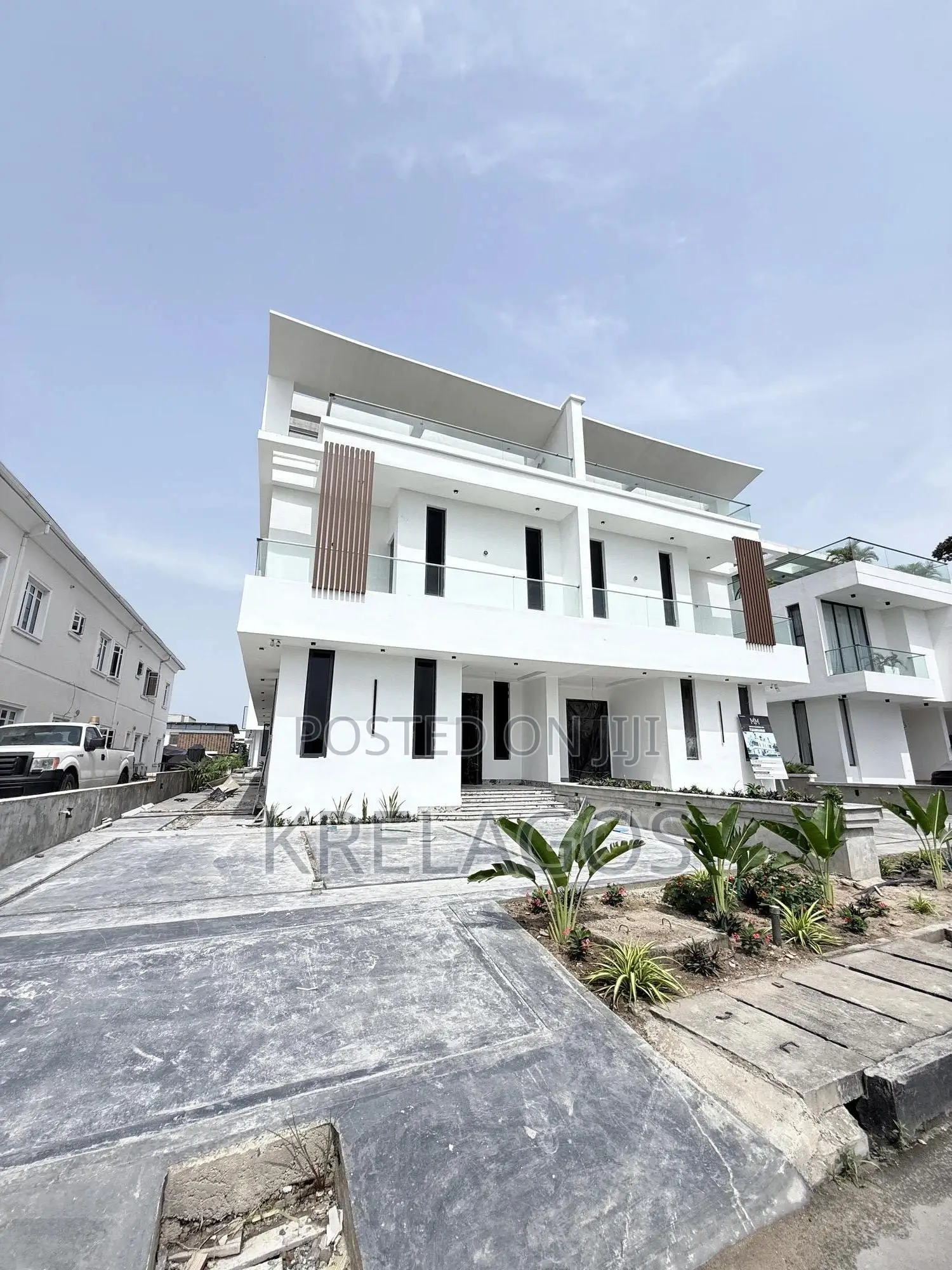 5bdrm Duplex in Cowrie Creek, Ikate for sale in Ikate