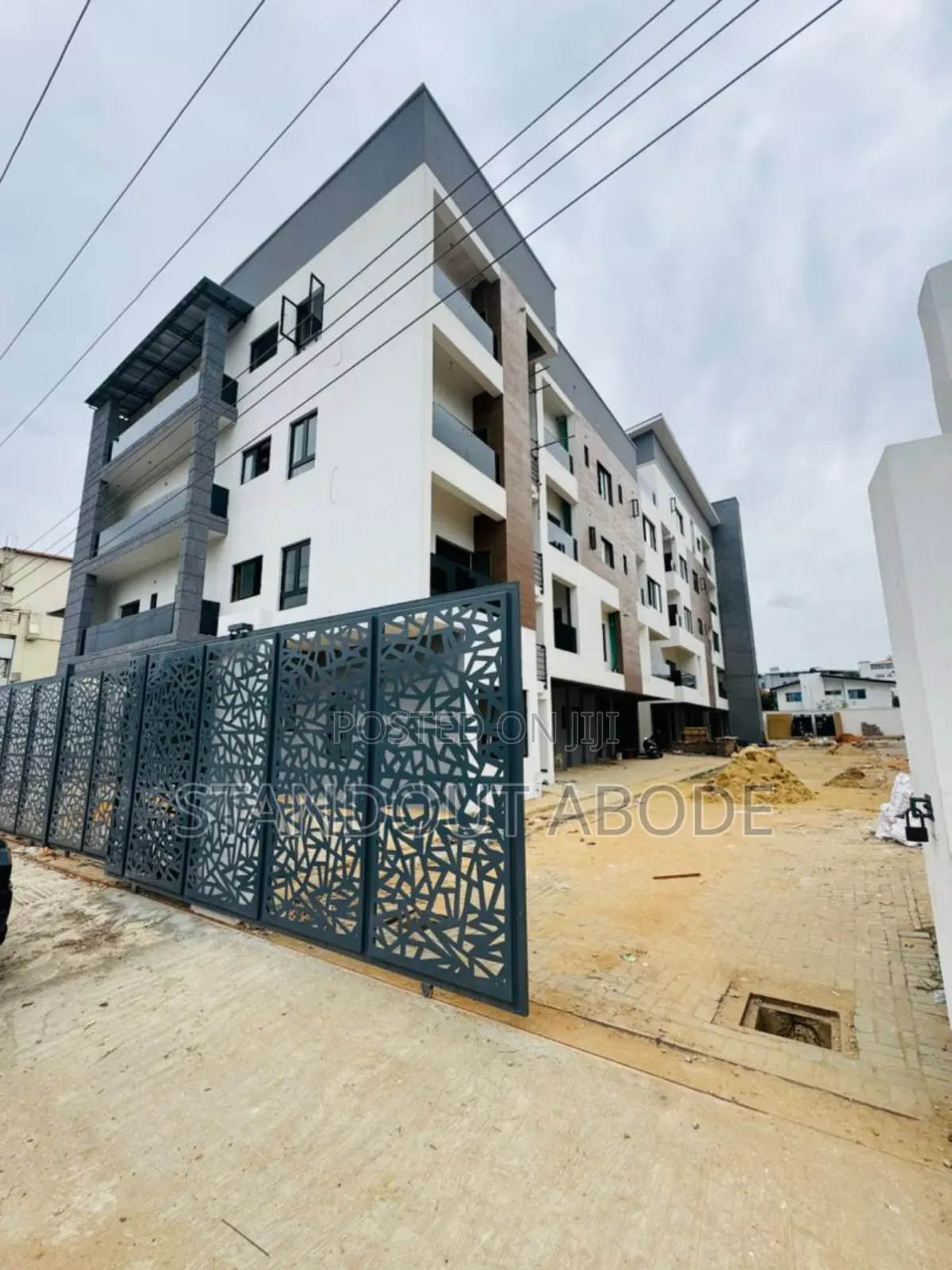 2bdrm Apartment in In An Estate, Ikeja GRA for sale in Ikeja GRA
