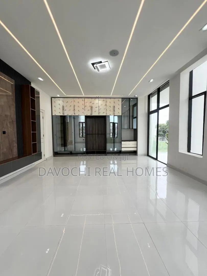 5bdrm Duplex in Chevron for sale in Chevron