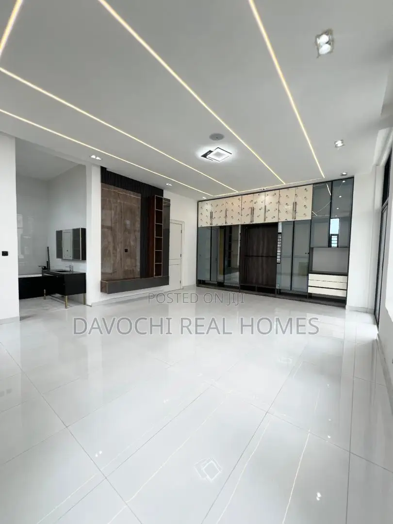 5bdrm Duplex in Chevron for sale in Chevron