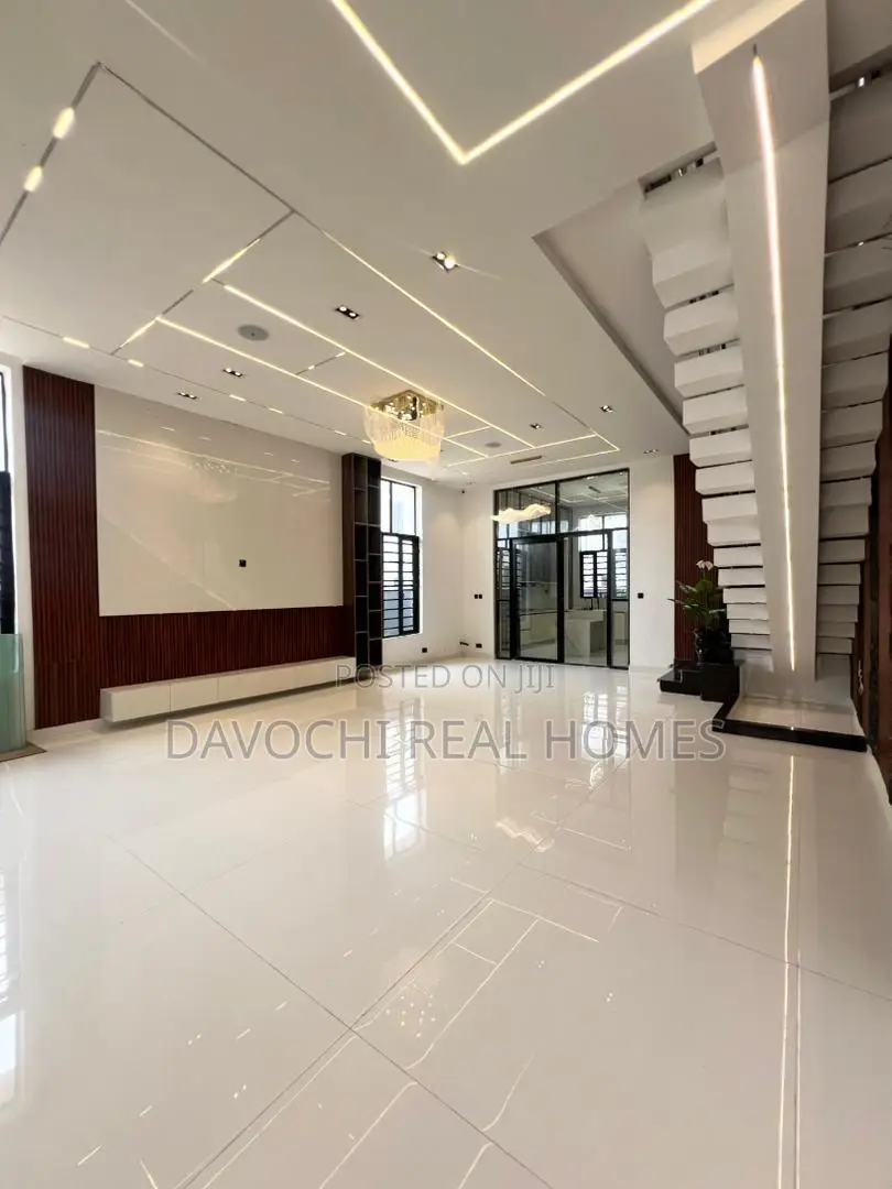 5bdrm Duplex in Chevron for sale in Chevron