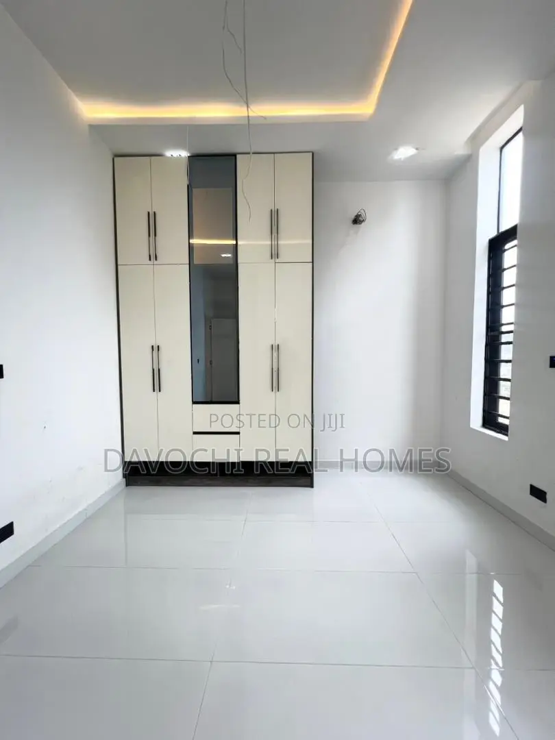 5bdrm Duplex in Chevron for sale in Chevron