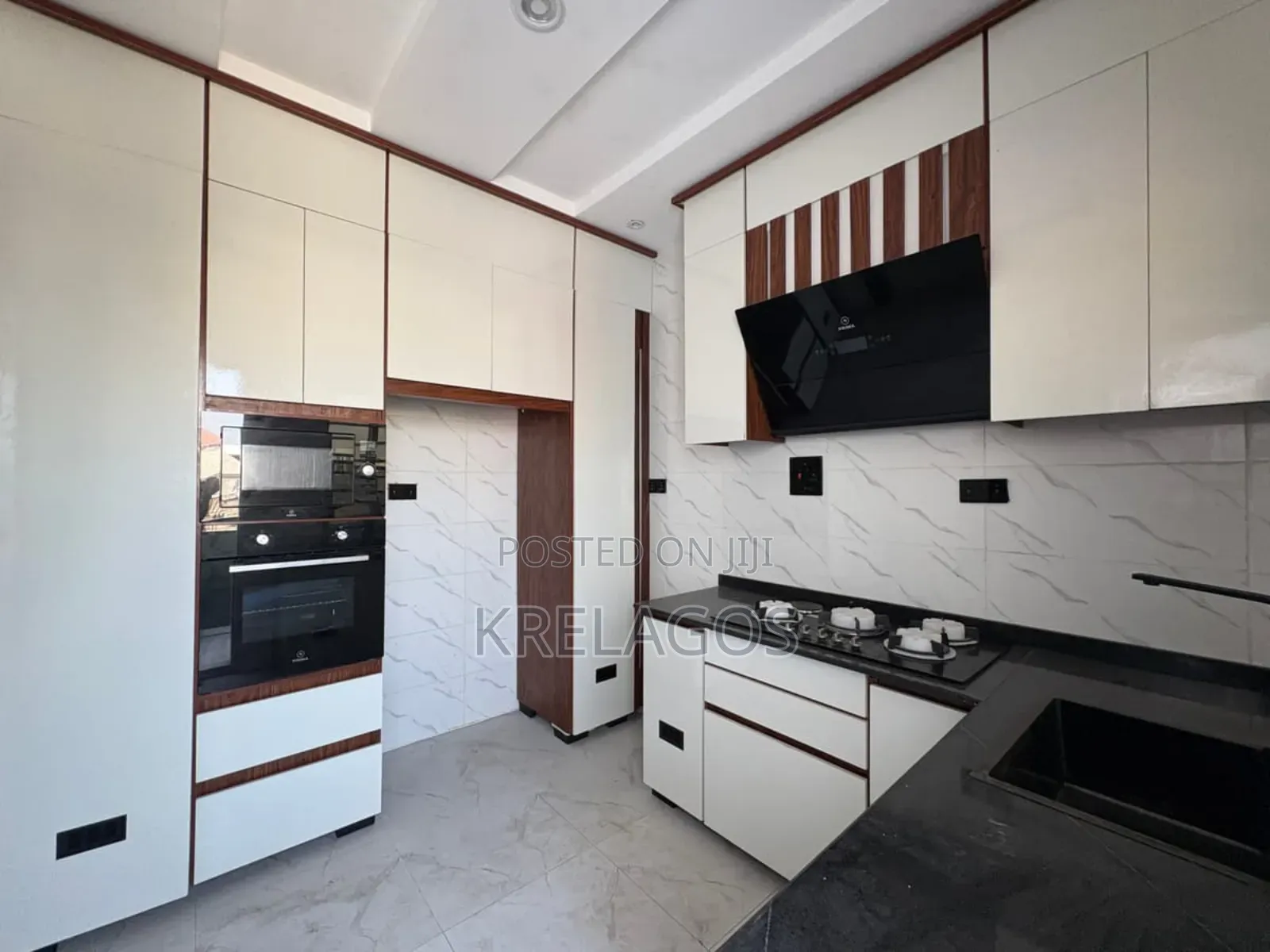 2bdrm Apartment In Igbo-efon For Sale in Igbo-efon
