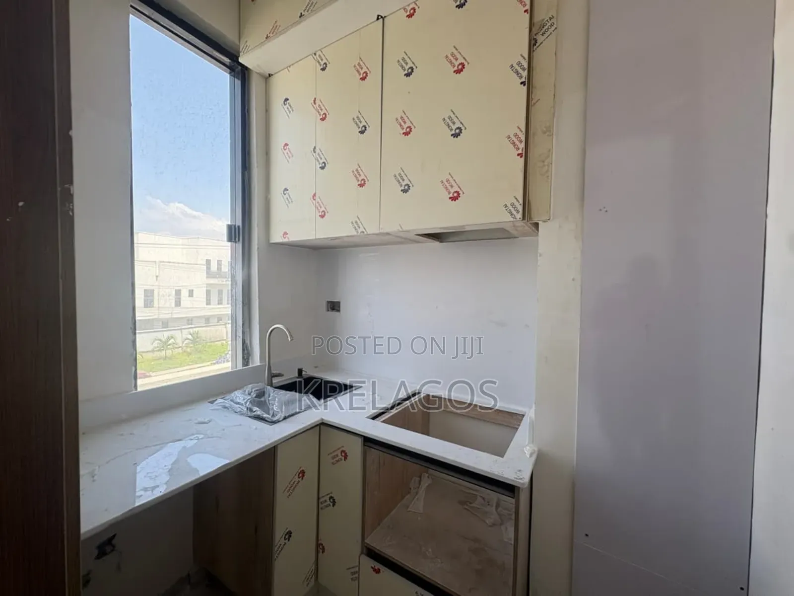 1bdrm Apartment In Orchid, Chevron For Sale in Chevron