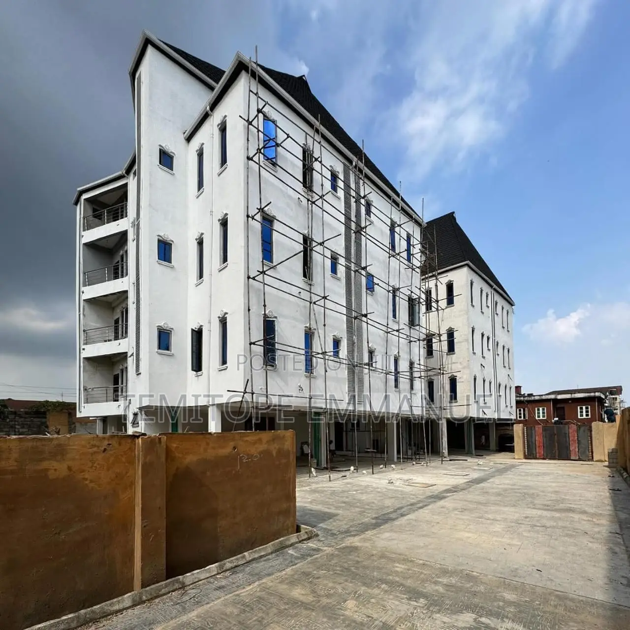 Furnished 3bdrm Apartment in Yaba, Lagos for sale in Yaba
