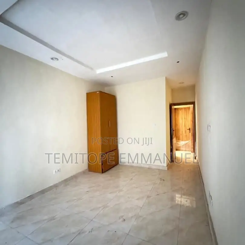 Furnished 3bdrm Apartment in Yaba, Lagos for sale in Yaba