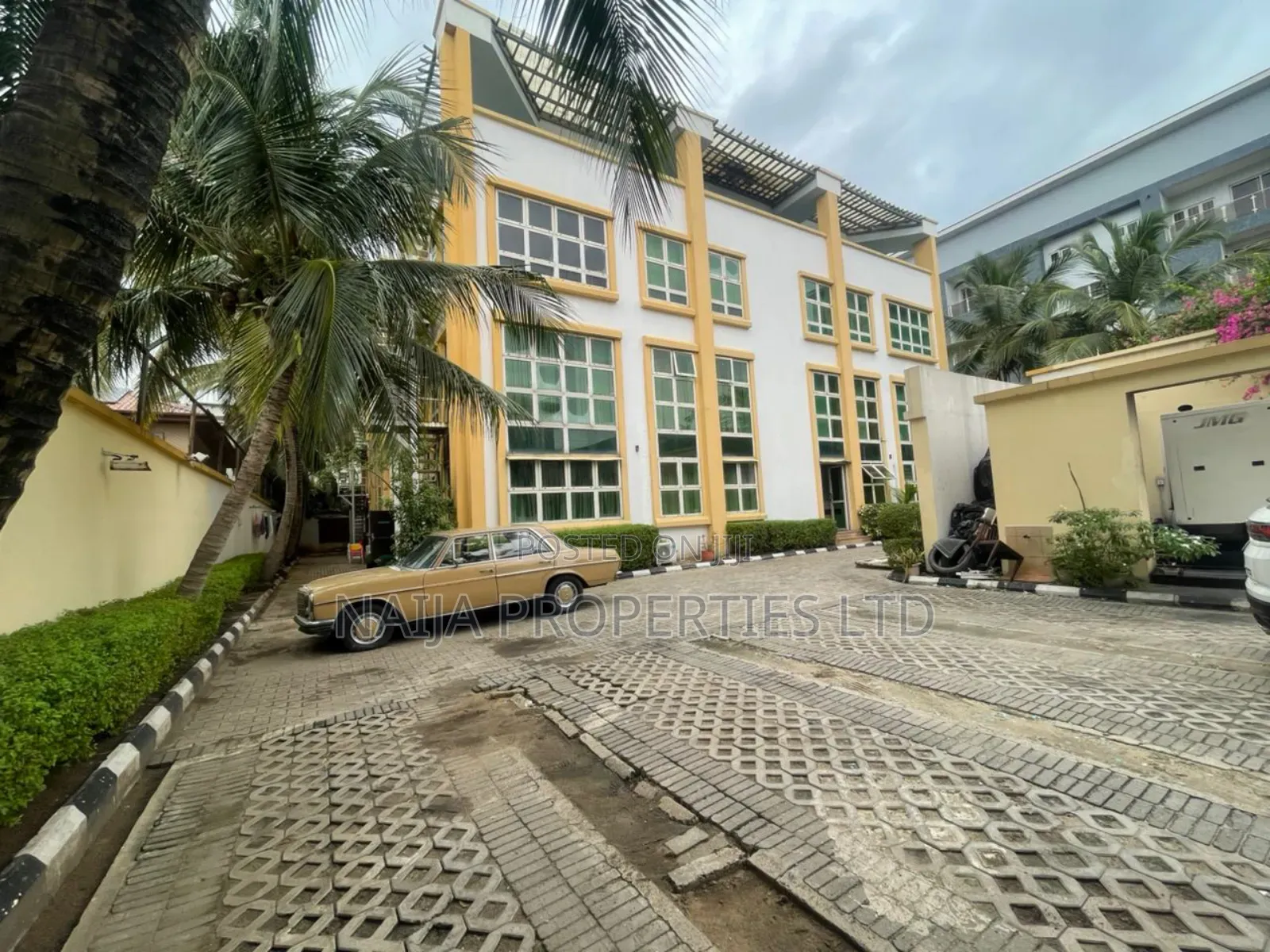 2bdrm Block of Flats in Oniru Estate, Victoria Island for sale in Victoria Island