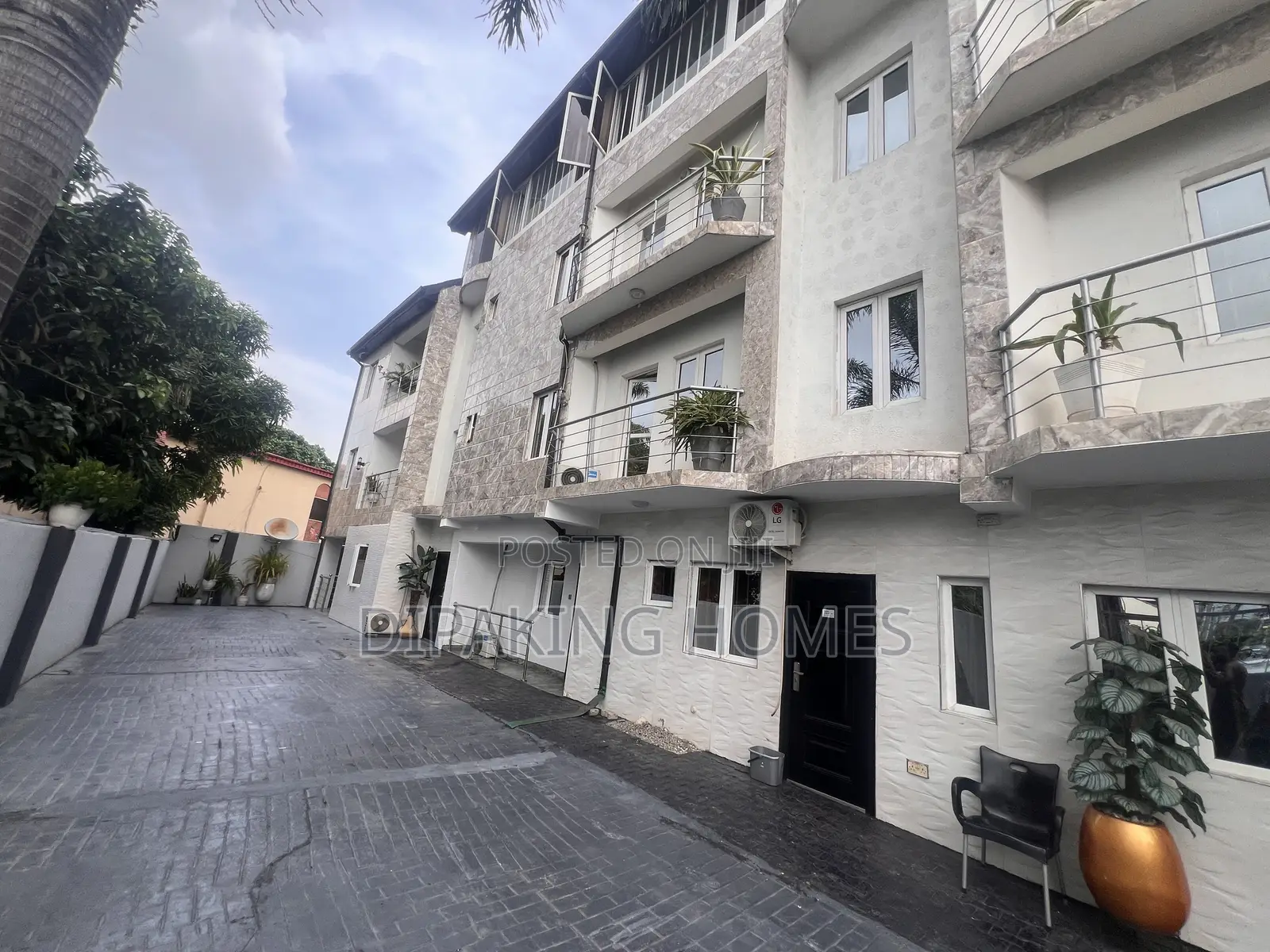 Furnished 2bdrm Block of Flats in Adeniyi Jones for sale in Adeniyi Jones