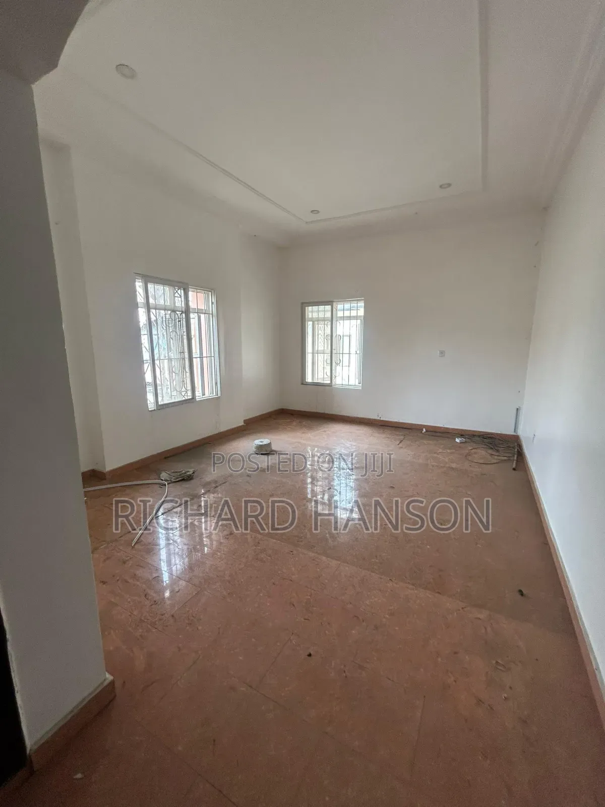 Commercial Building on 1050sqm in V.I for N6.5b in Victoria Island