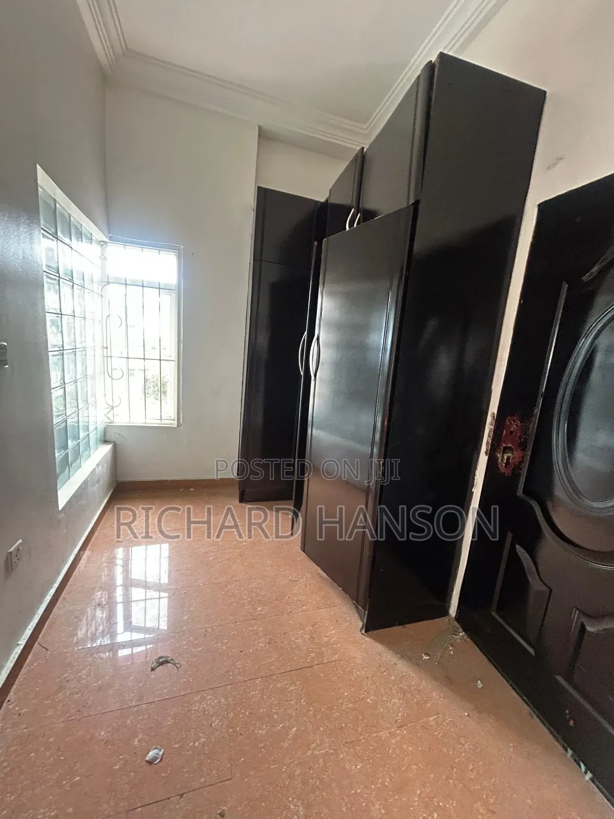 Commercial Building on 1050sqm in V.I for N6.5b in Victoria Island