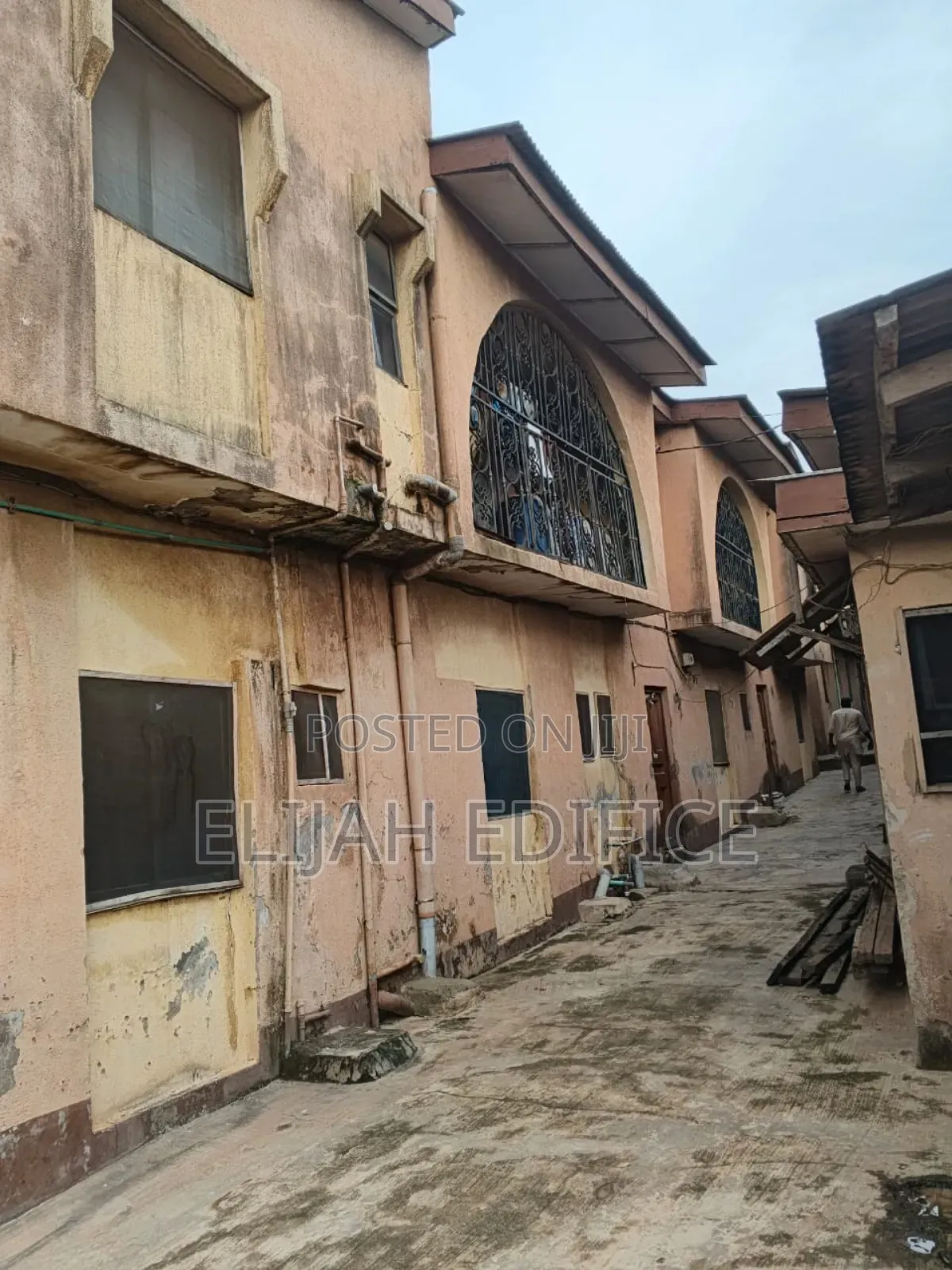 18bdrm Block of Flats in Ajegunle, Alakuko for sale in Alakuko
