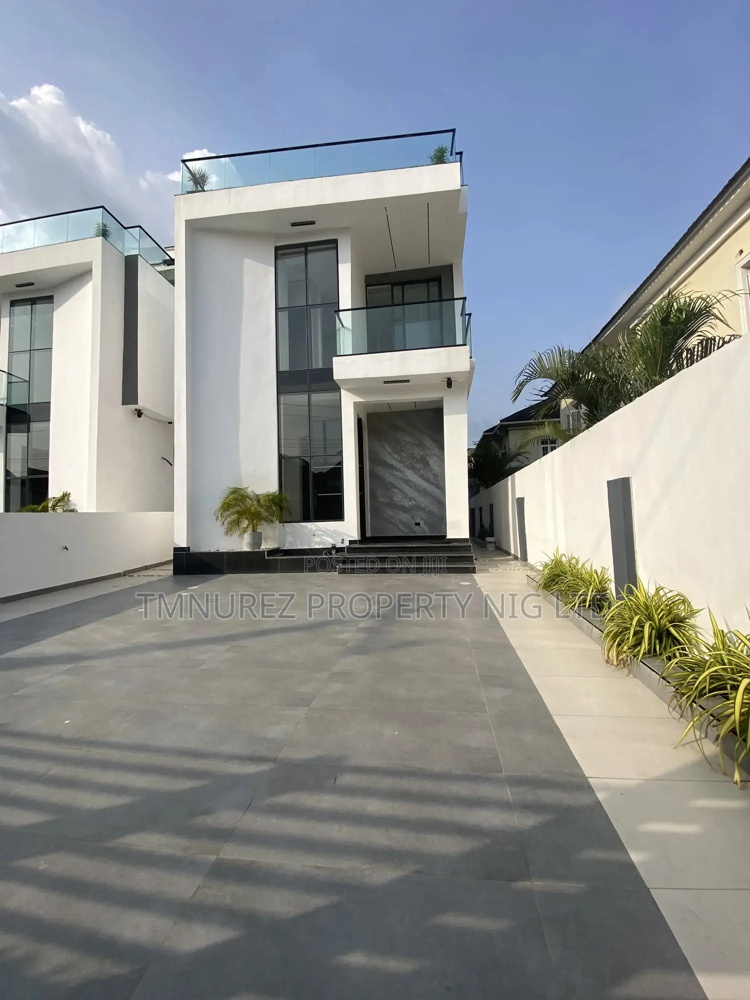 5bdrm Duplex in Chevron for sale in Chevron