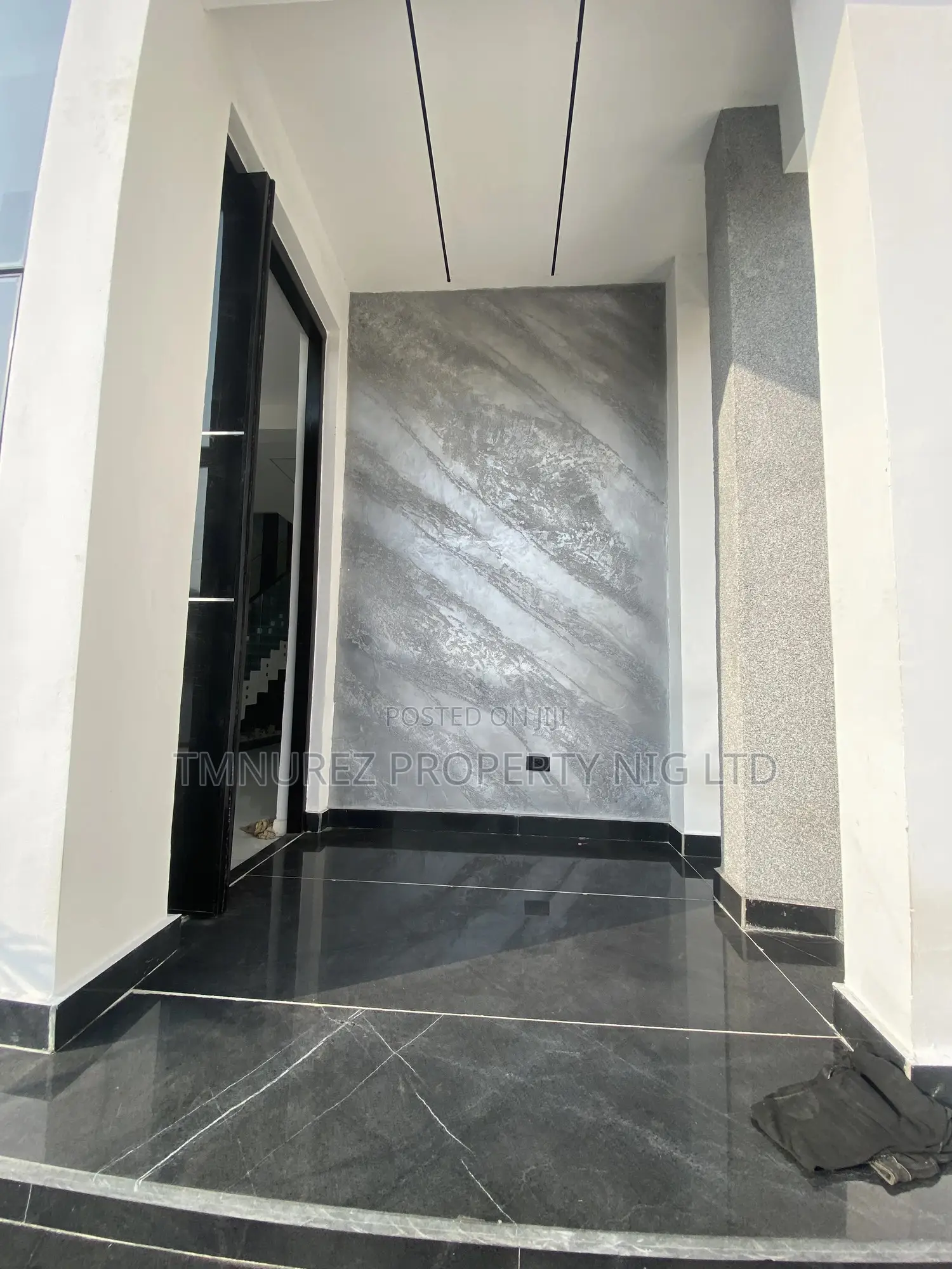 5bdrm Duplex in Chevron for sale in Chevron