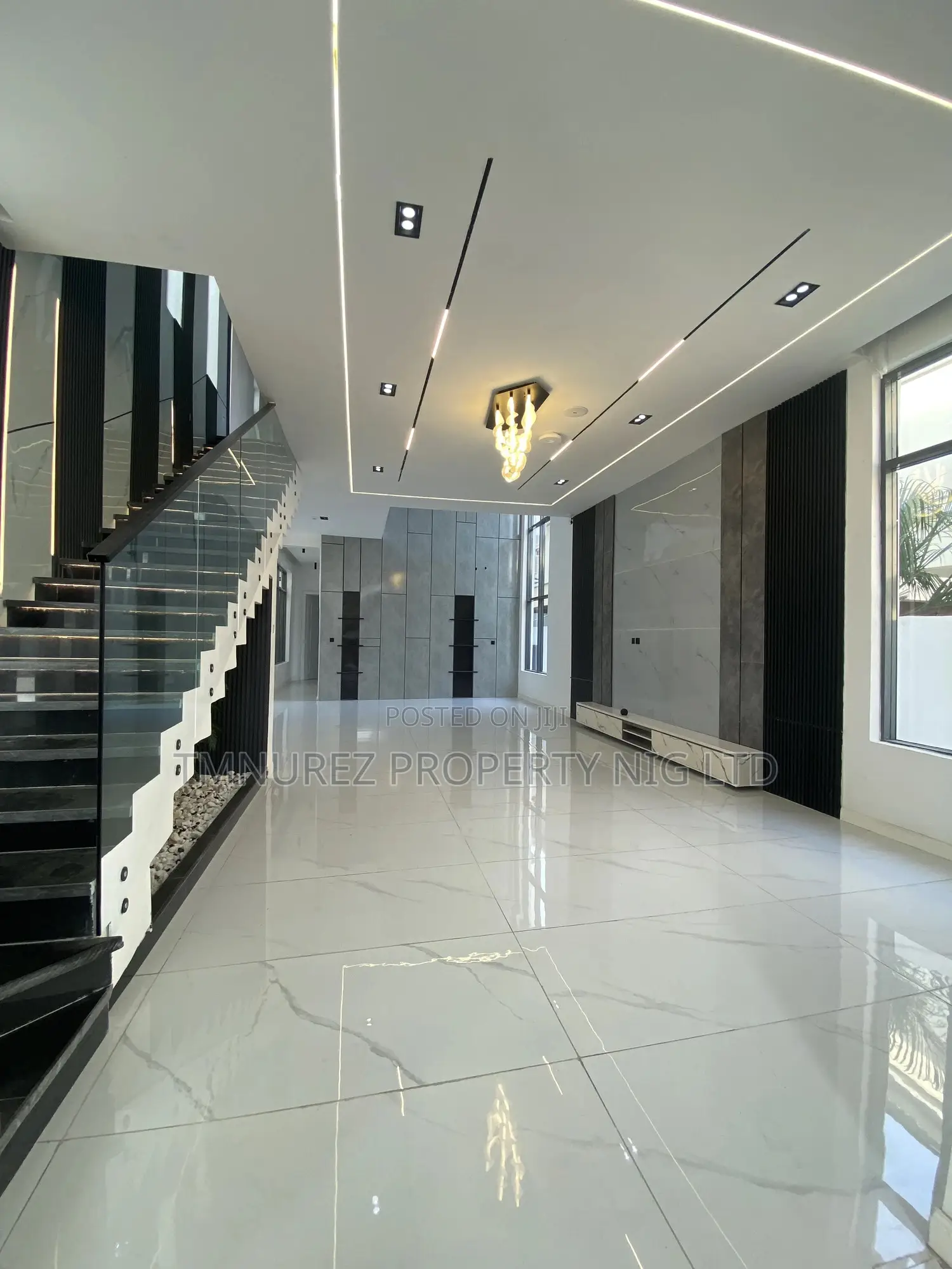 5bdrm Duplex in Chevron for sale in Chevron