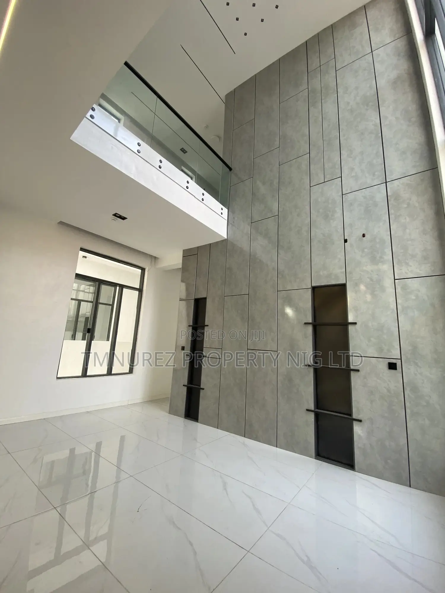 5bdrm Duplex in Chevron for sale in Chevron
