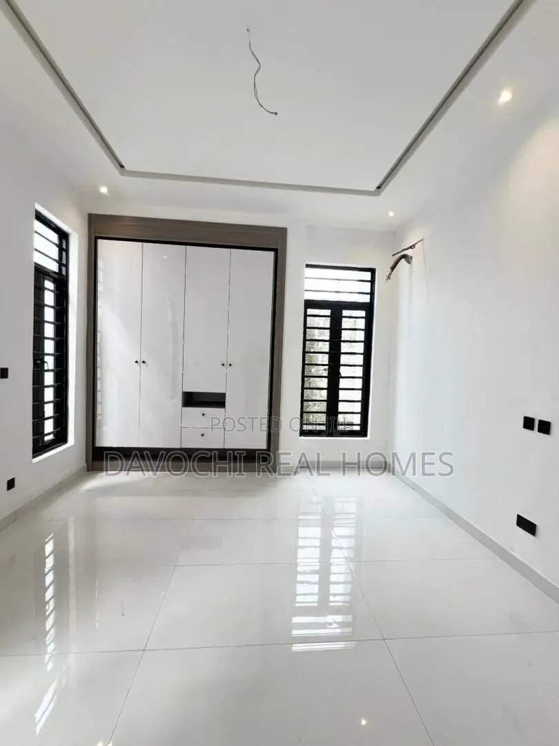 Luxurious 5 Bedroom Fully Detached Duplex With Bq in Ikota
