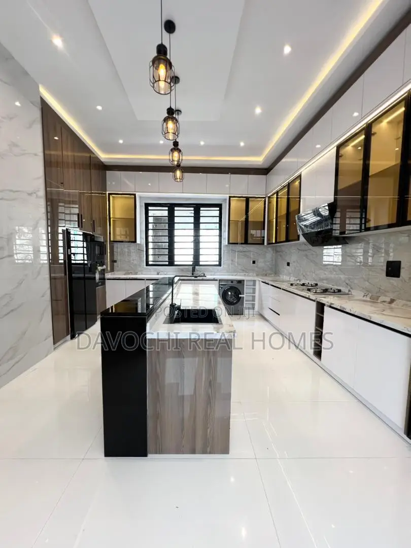 Luxurious 5 Bedroom Fully Detached Duplex With Bq in Ikota