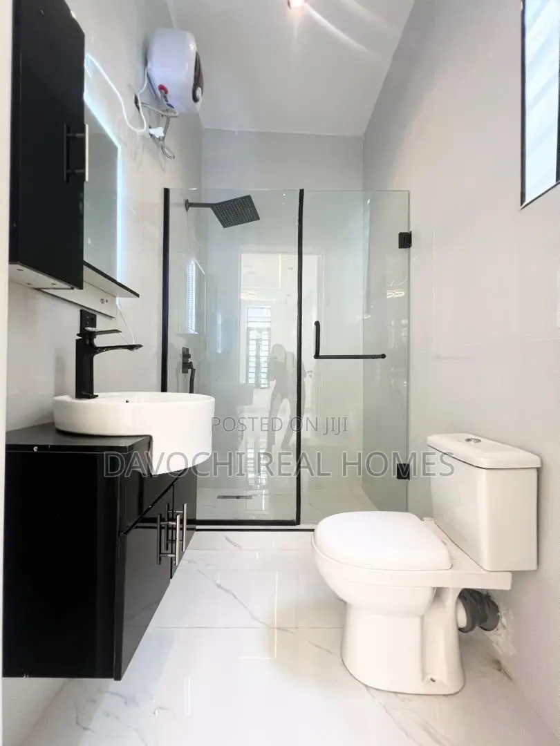 5bdrm Duplex in Chevron Drive for sale in Chevron