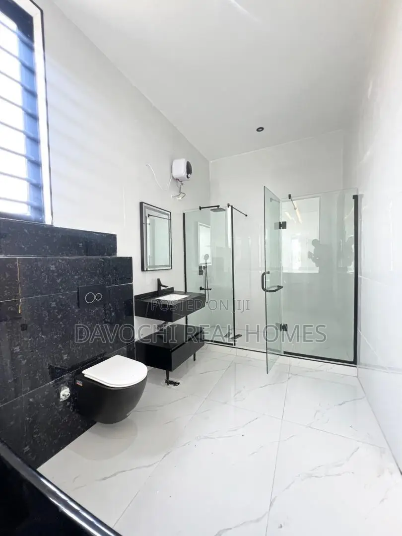 5bdrm Duplex in Chevron Drive for sale in Chevron