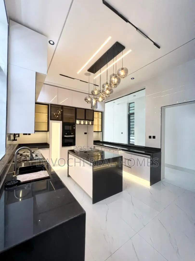 5bdrm Duplex in Chevron Drive for sale in Chevron