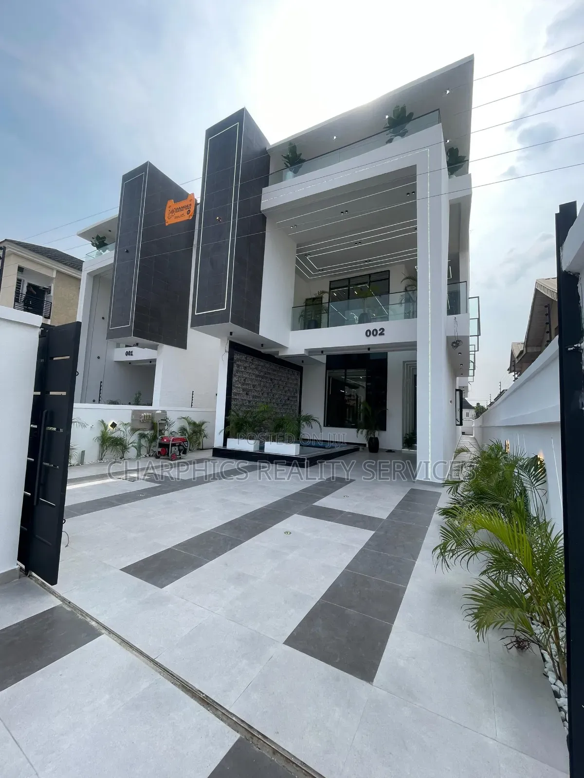 5bdrm Duplex in Ikota for sale in Ikota