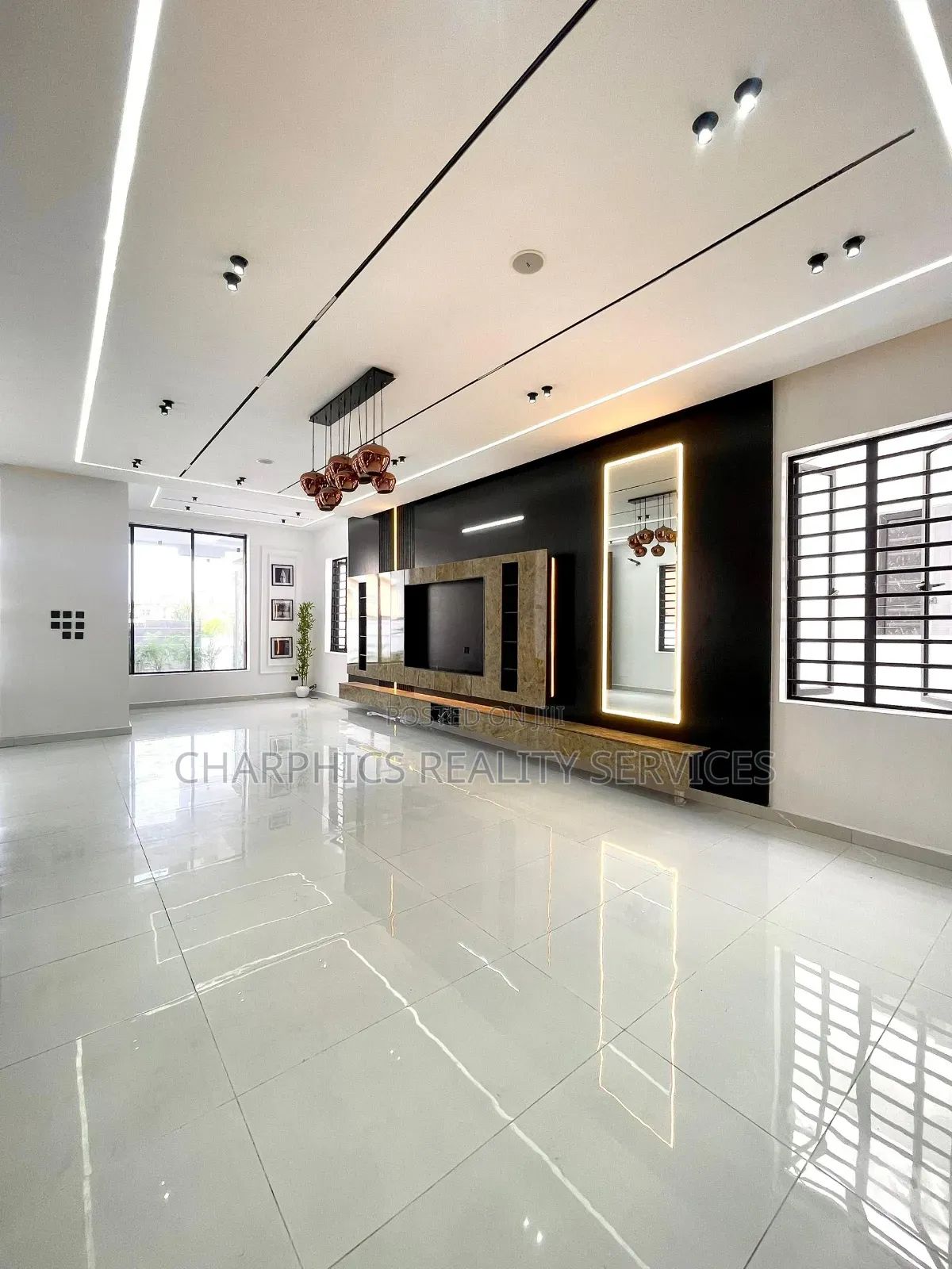 5bdrm Duplex in Ikota for sale in Ikota