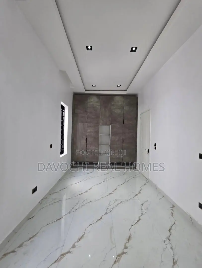 5bdrm Duplex in Ikota Gra for sale in Ikota