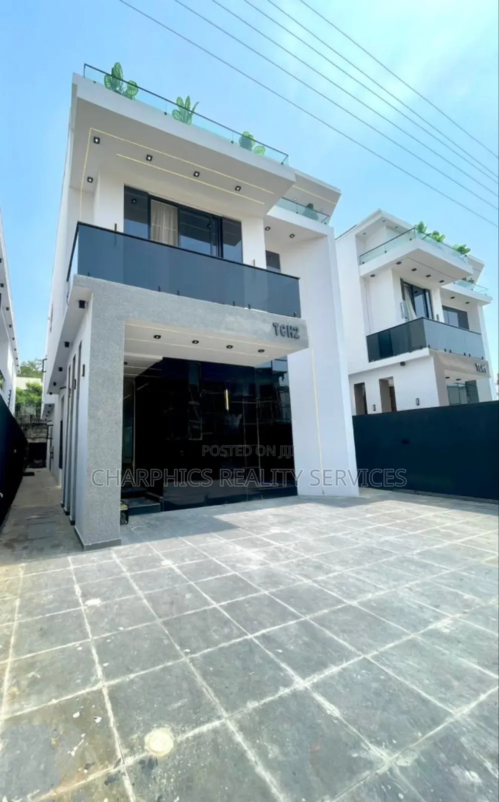 5bdrm Duplex in Chevron for sale in Chevron