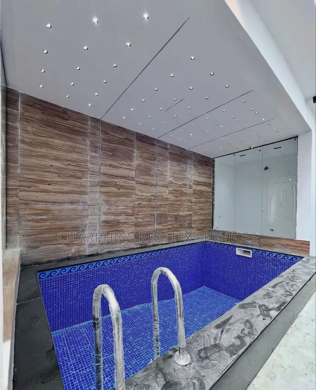 5bdrm Duplex in Chevron for sale in Chevron
