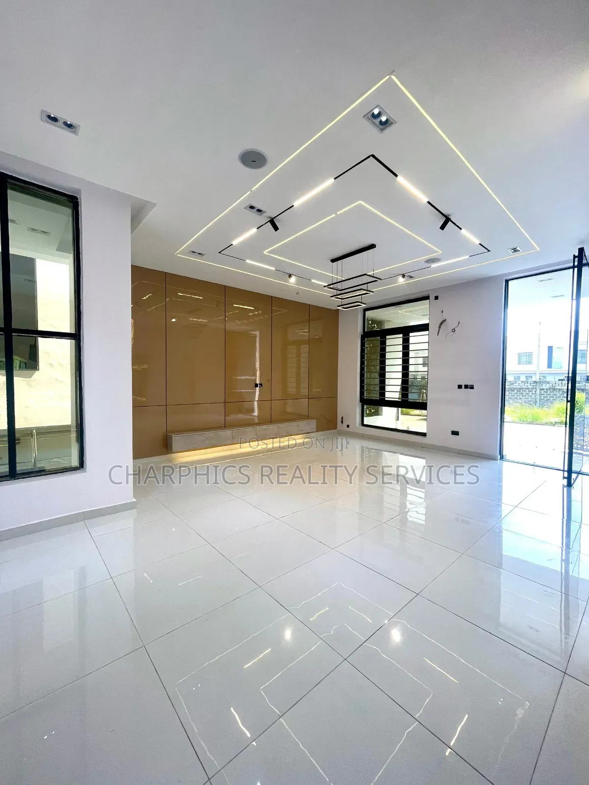 5bdrm Duplex in Chevron for sale in Chevron