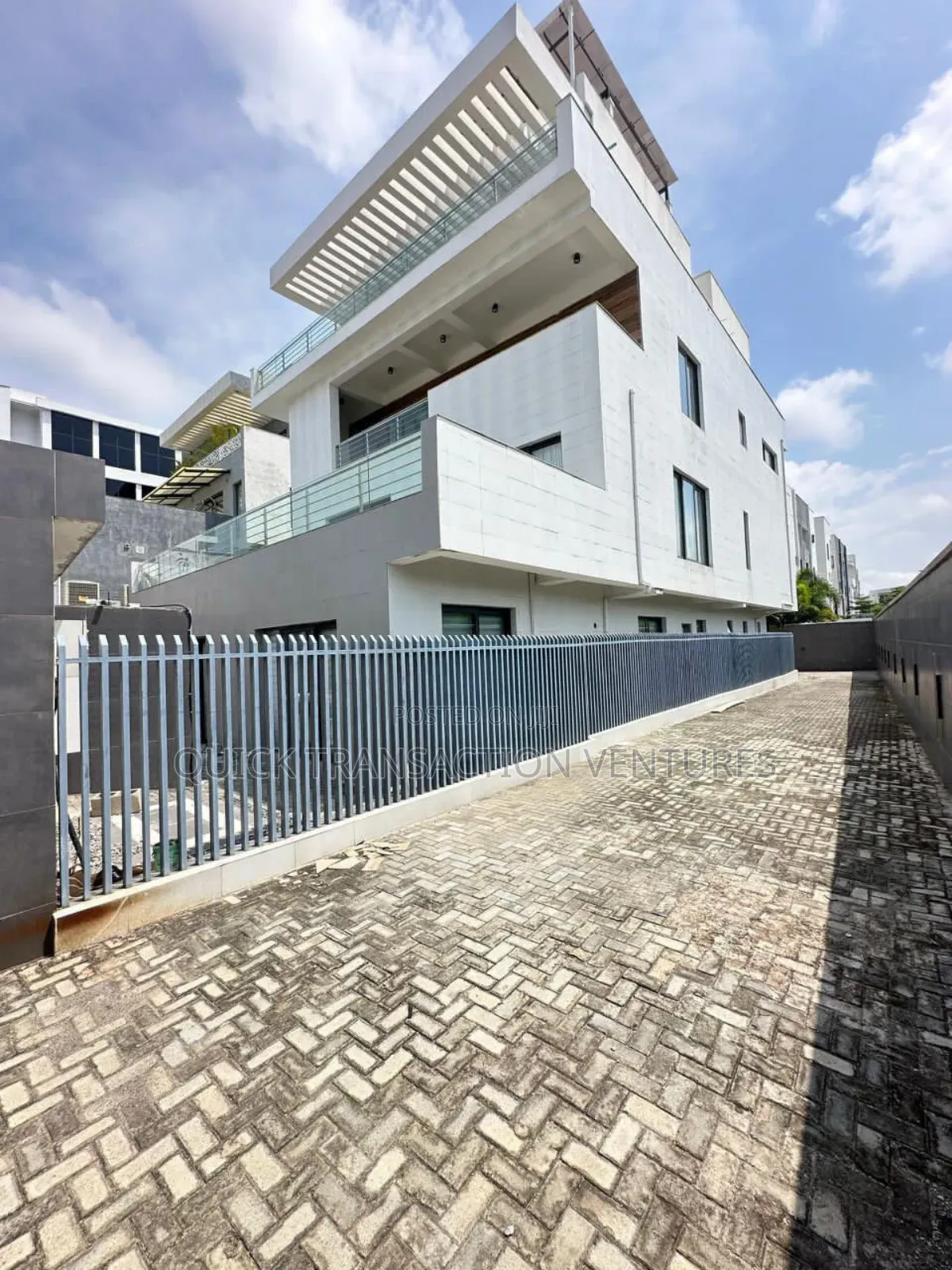 4bdrm Duplex in Garwood Estate, Chevron for sale in Chevron