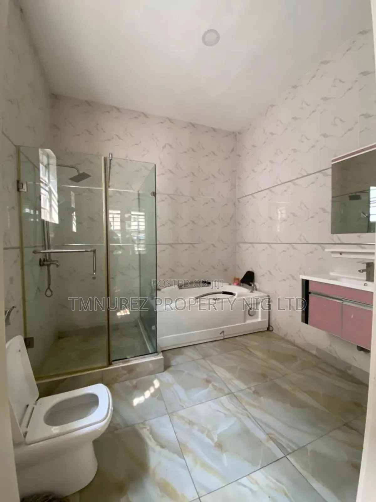 1bdrm Apartment in Orchild Road, Chevron for rent in Chevron
