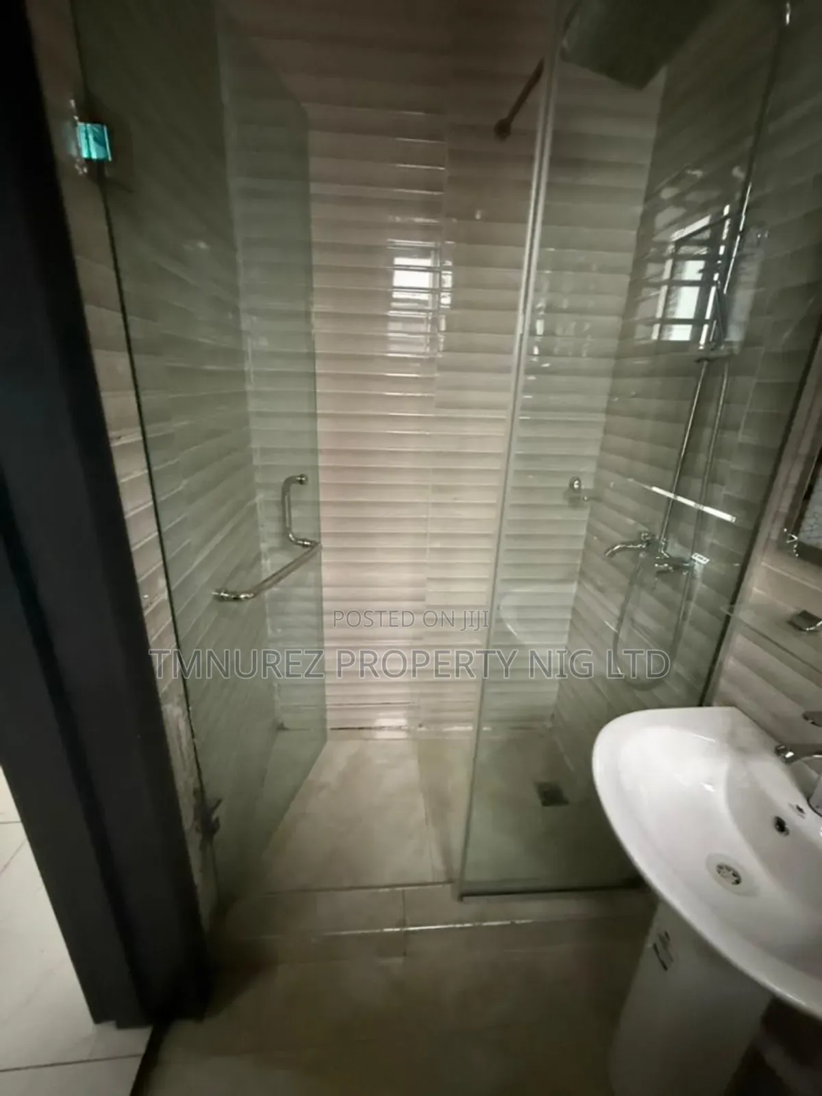 1bdrm Apartment in Orchild Road, Chevron for rent in Chevron