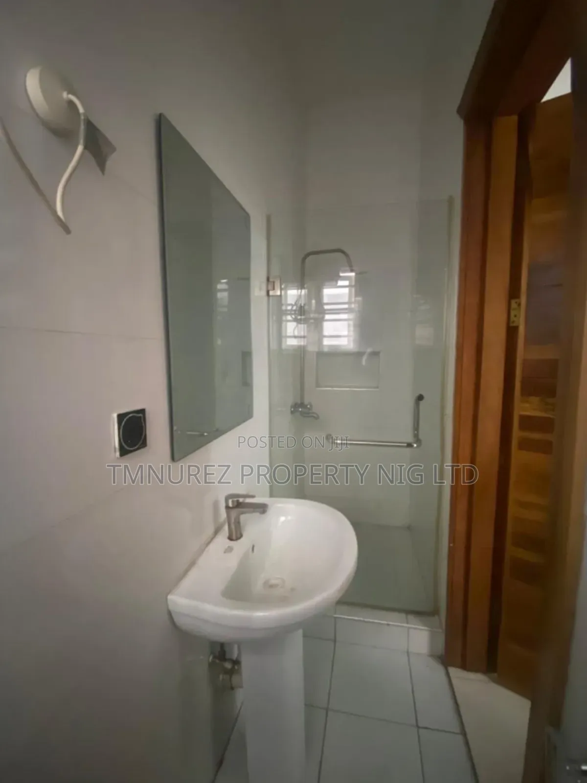 Studio Apartment in Orchild Road, Chevron for rent in Chevron