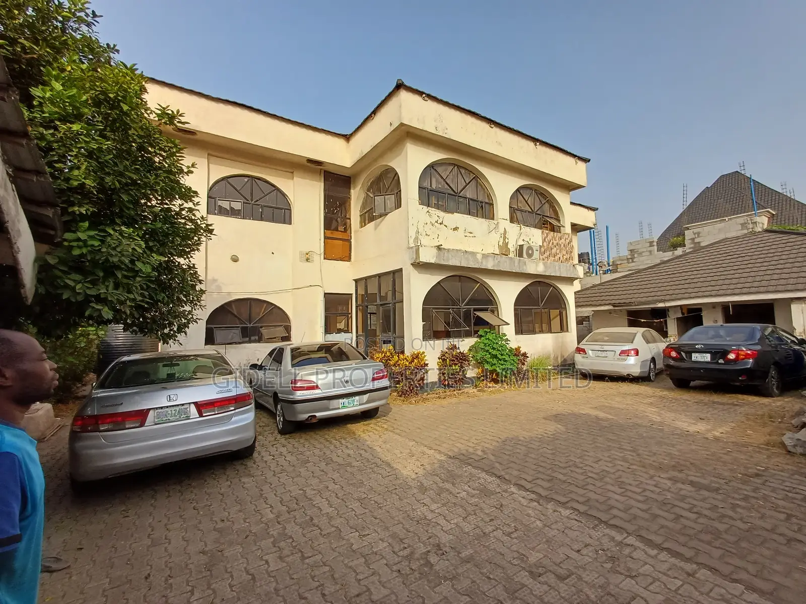 20 Rooms Guest House / Hotel in Zone 2 / Wuse