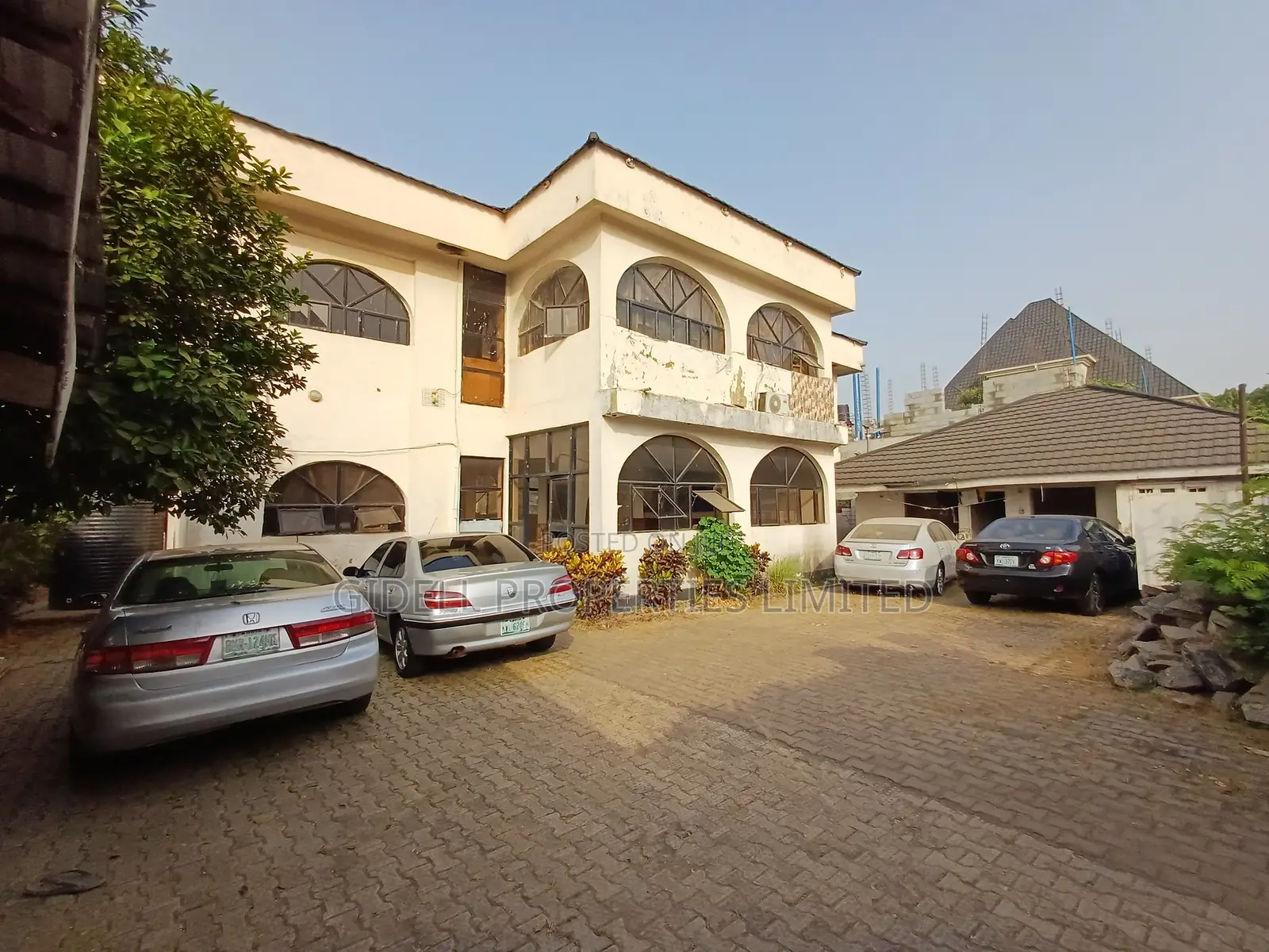 20 Rooms Guest House / Hotel in Zone 2 / Wuse