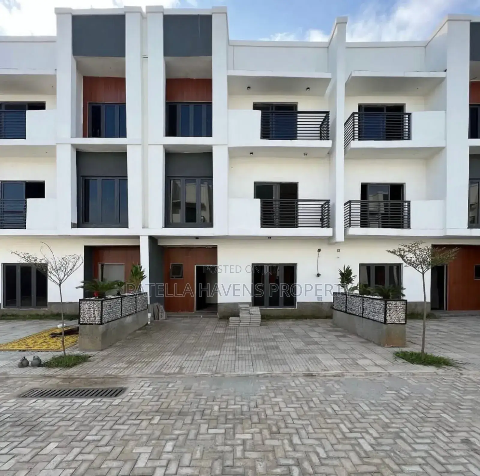 4bdrm Duplex in Kado for sale in Kado