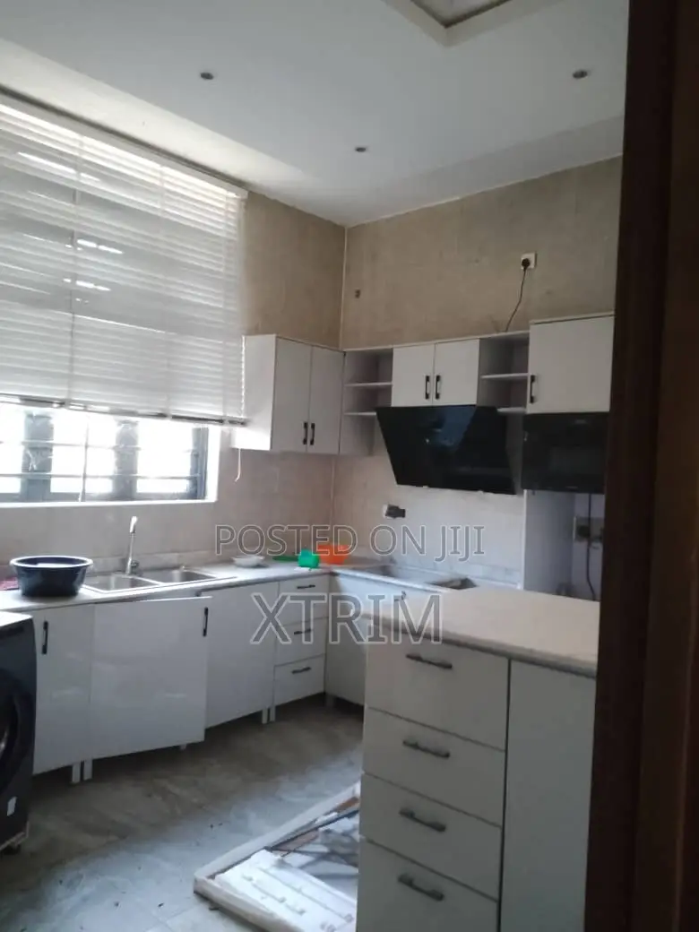 5bdrm Duplex in GRA Phase 1 for sale in GRA Phase 1