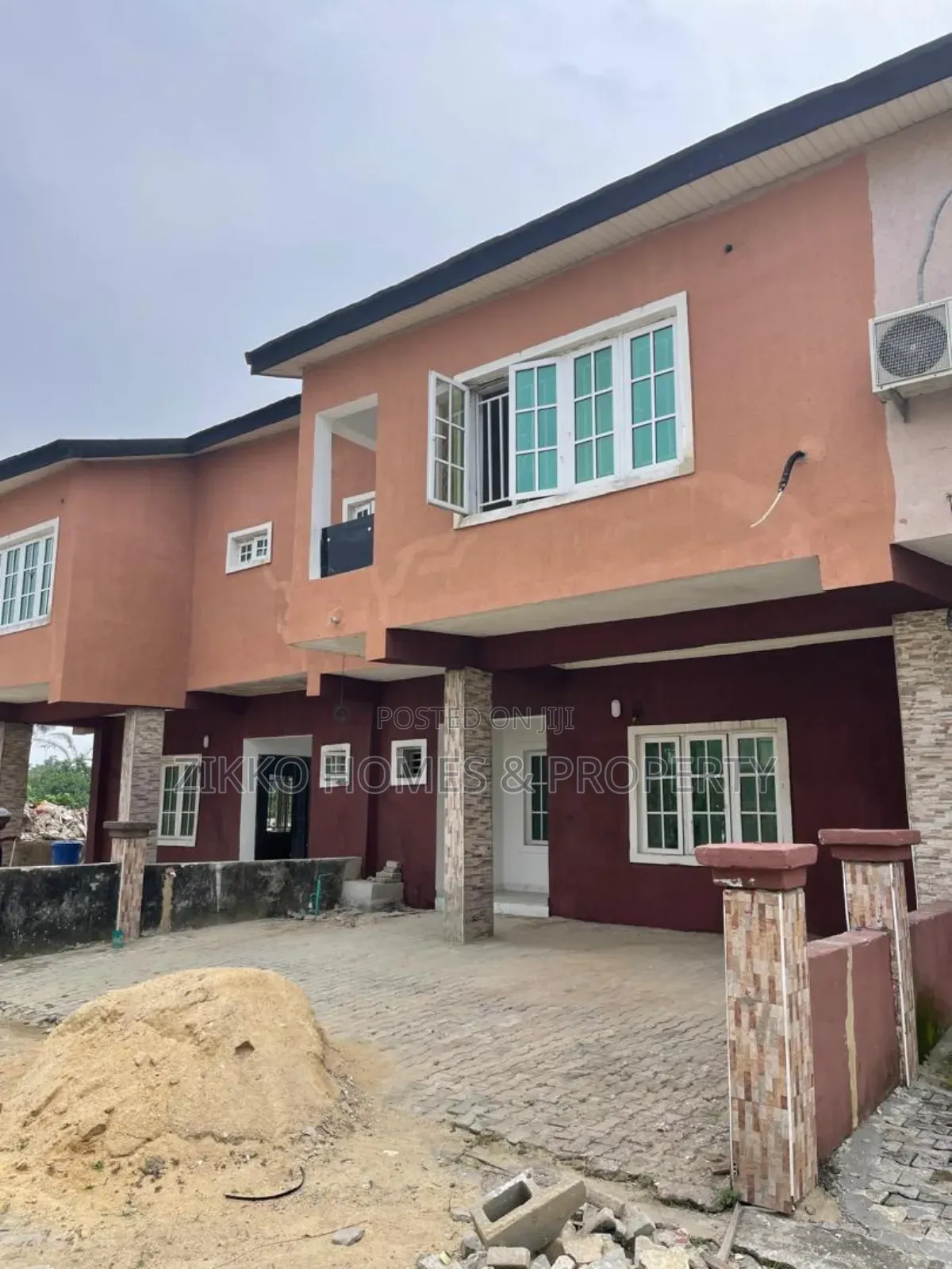 4bdrm Townhouse/Terrace in Lekki Gardans Phase for Sale in Lekki