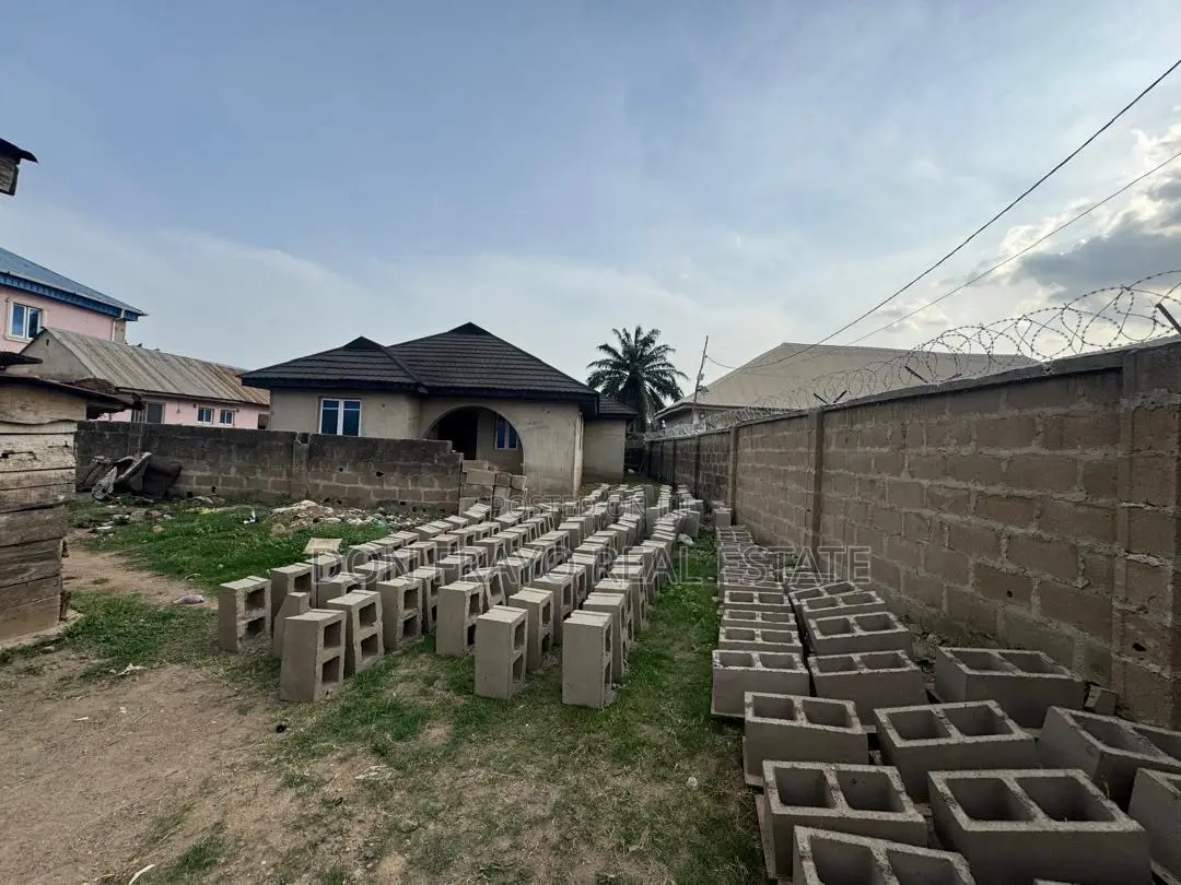 3bdrm Bungalow in Ojurin, Akobo for sale in Akobo