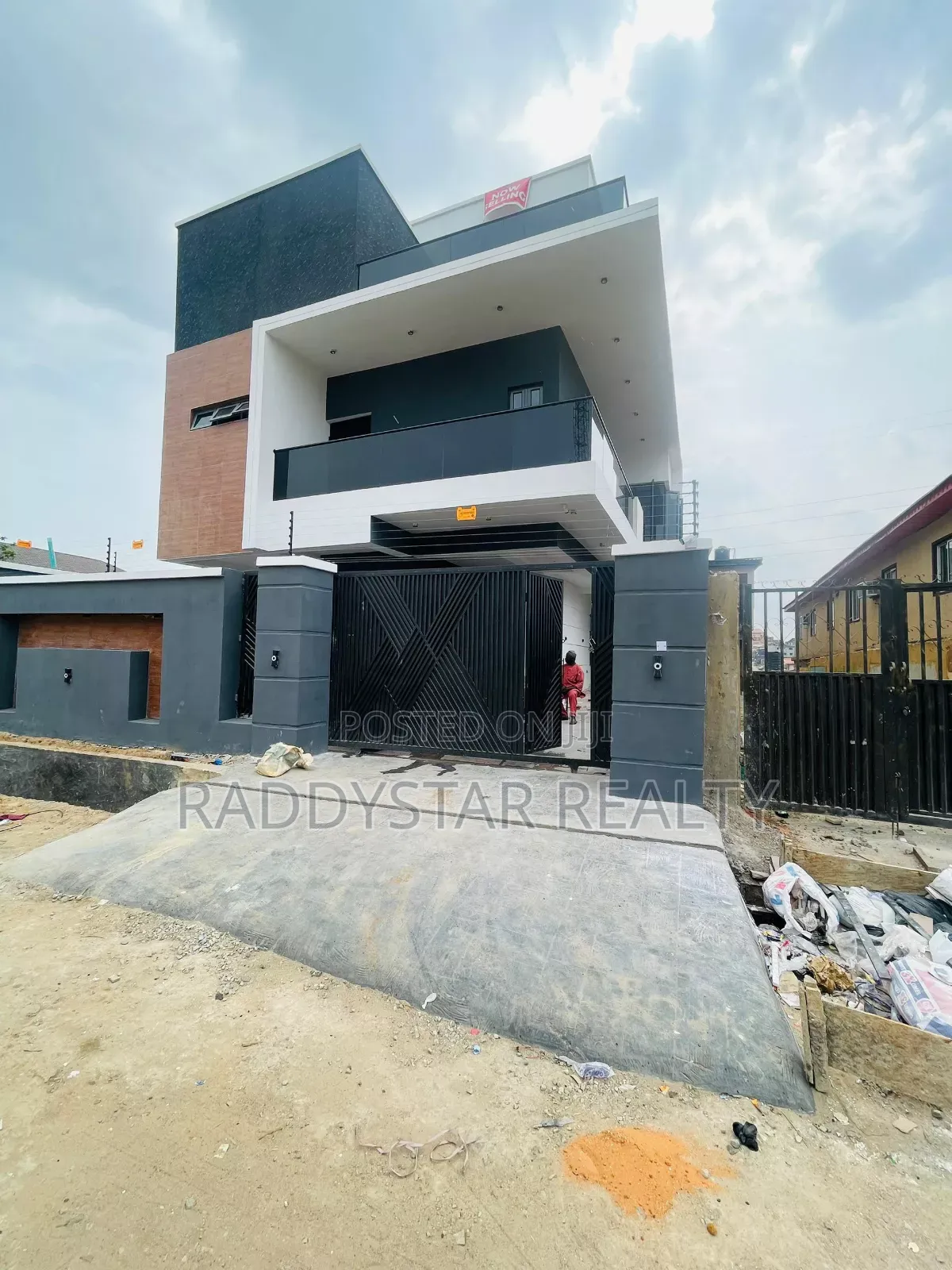 5bdrm Duplex in GRA Phase 1 for sale in GRA Phase 1