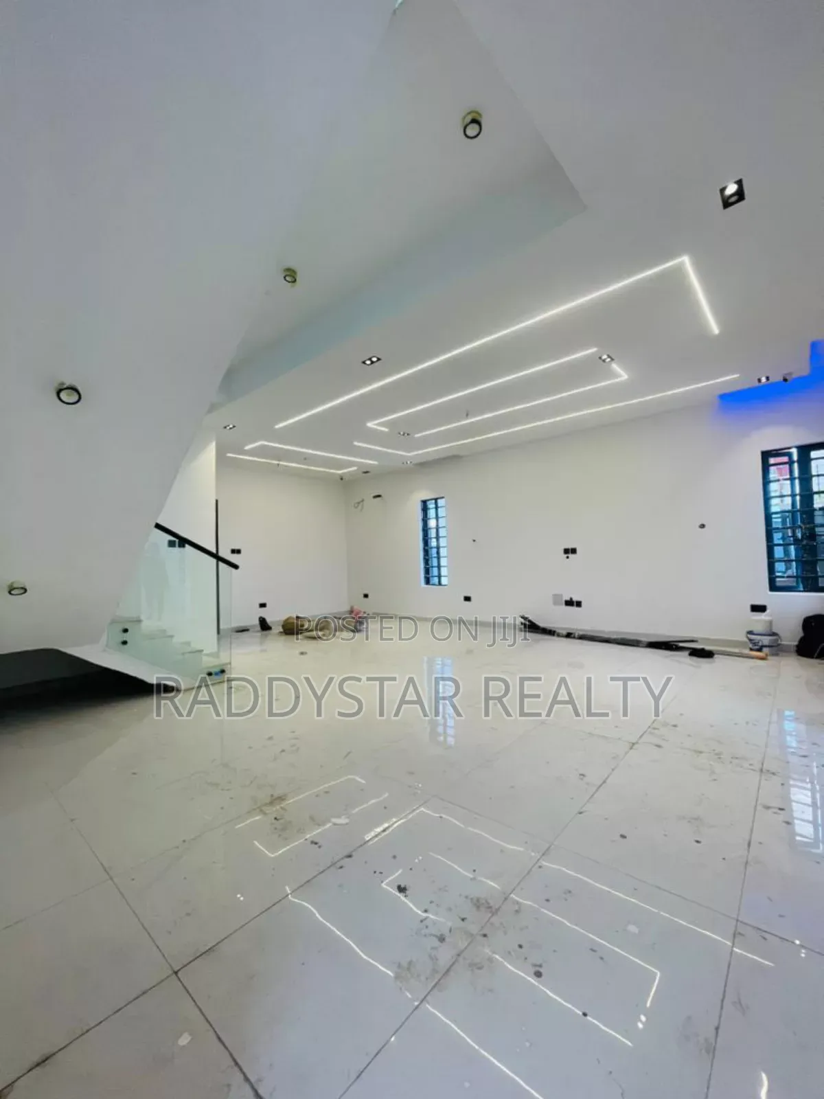 5bdrm Duplex in GRA Phase 1 for sale in GRA Phase 1