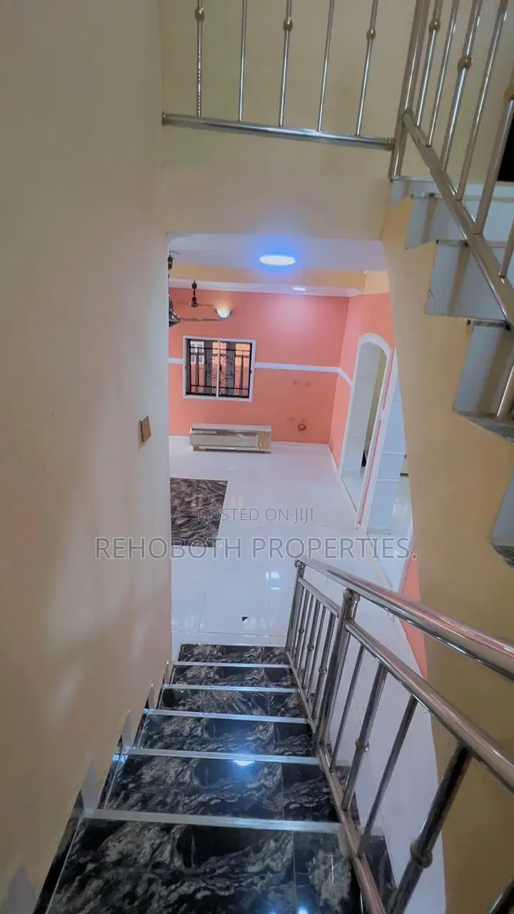 4bdrm Duplex in Ire Akari, Akala Express for rent in Akala Express