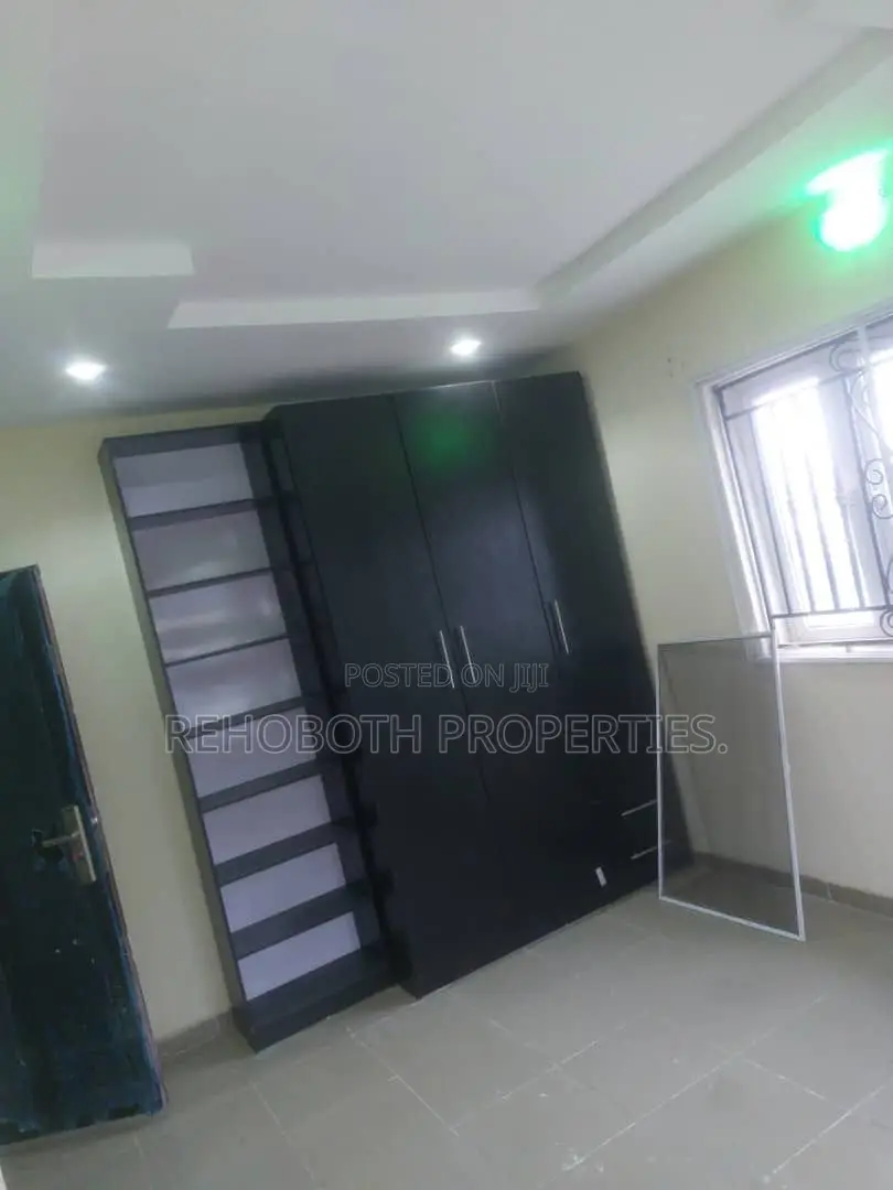 12bdrm Block of Flats in Ologede Estate, Akala Express for sale in Akala Express
