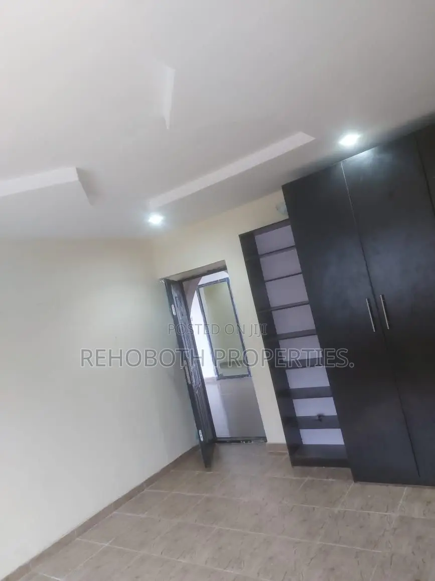 12bdrm Block of Flats in Ologede Estate, Akala Express for sale in Akala Express