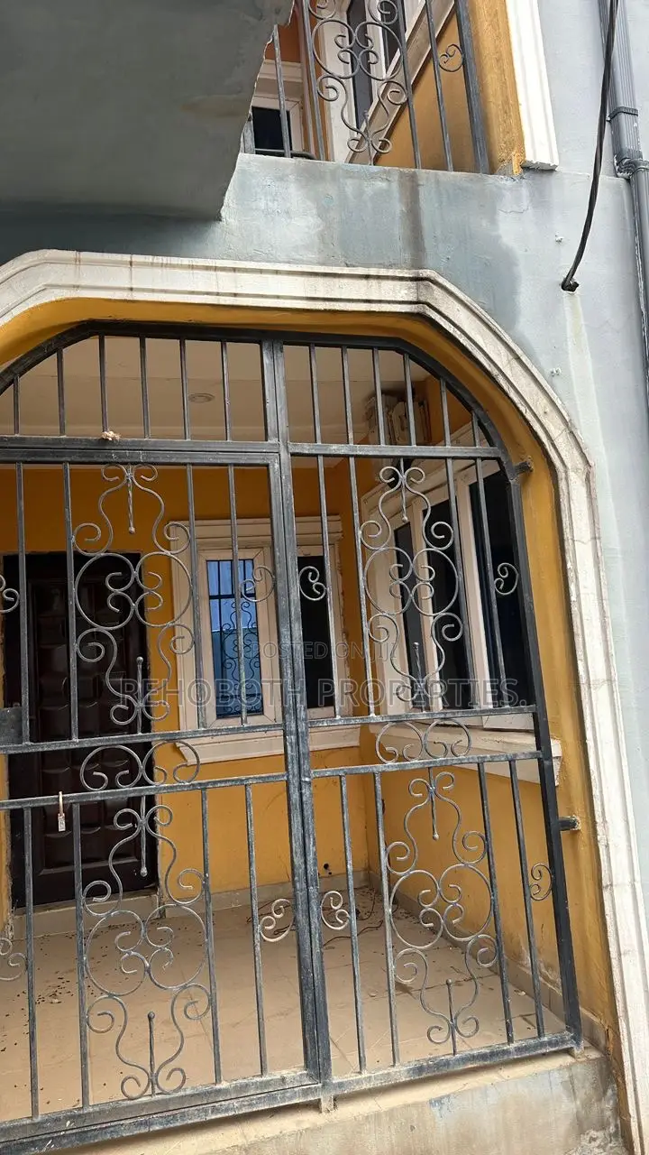 12bdrm Block of Flats in Ologede Estate, Akala Express for sale in Akala Express