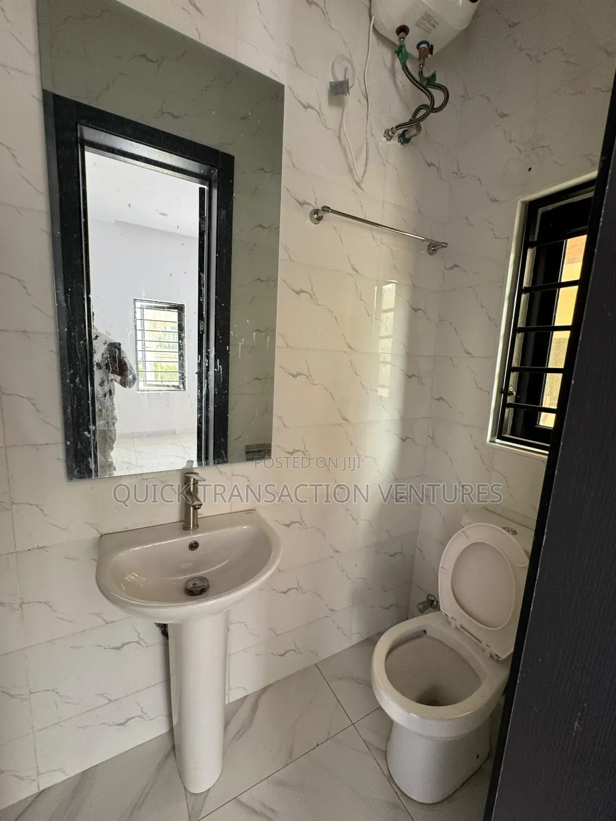 4bdrm Duplex in Chevron for rent in Chevron