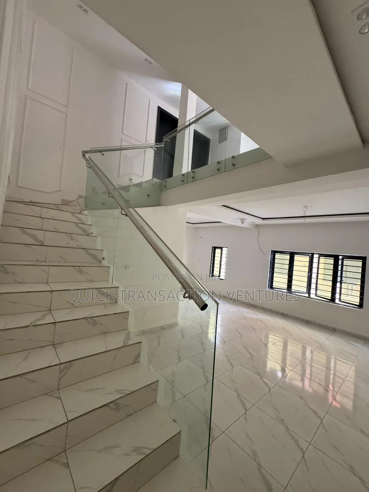 4bdrm Duplex in Chevron for rent in Chevron