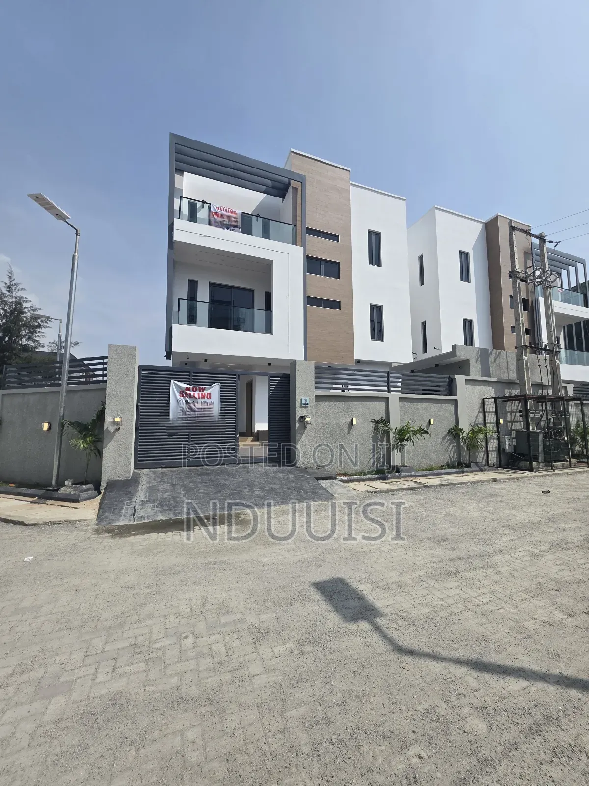 5bdrm Duplex in Lekki Phase 1 for sale in Lekki Phase 1