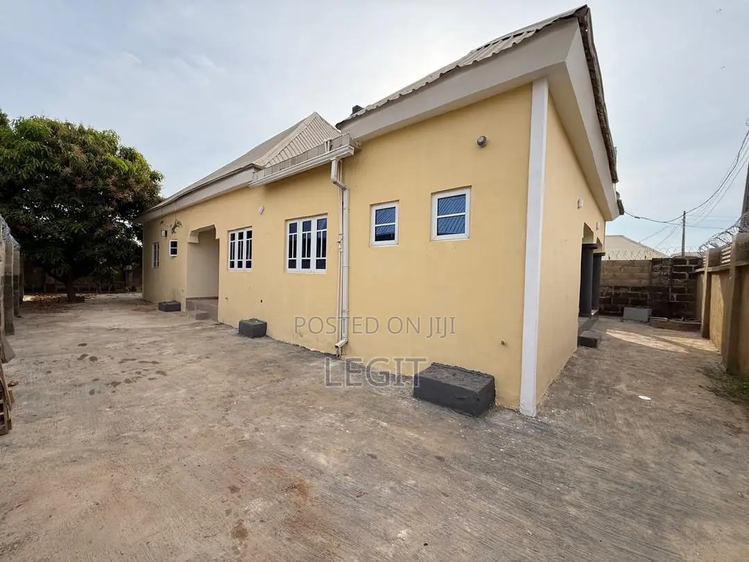 3bdrm Bungalow in Minna for sale in Minna